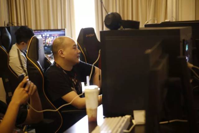 外媒发布全球战队实力排行：伦敦双雄前二，LNG与TES互换排名